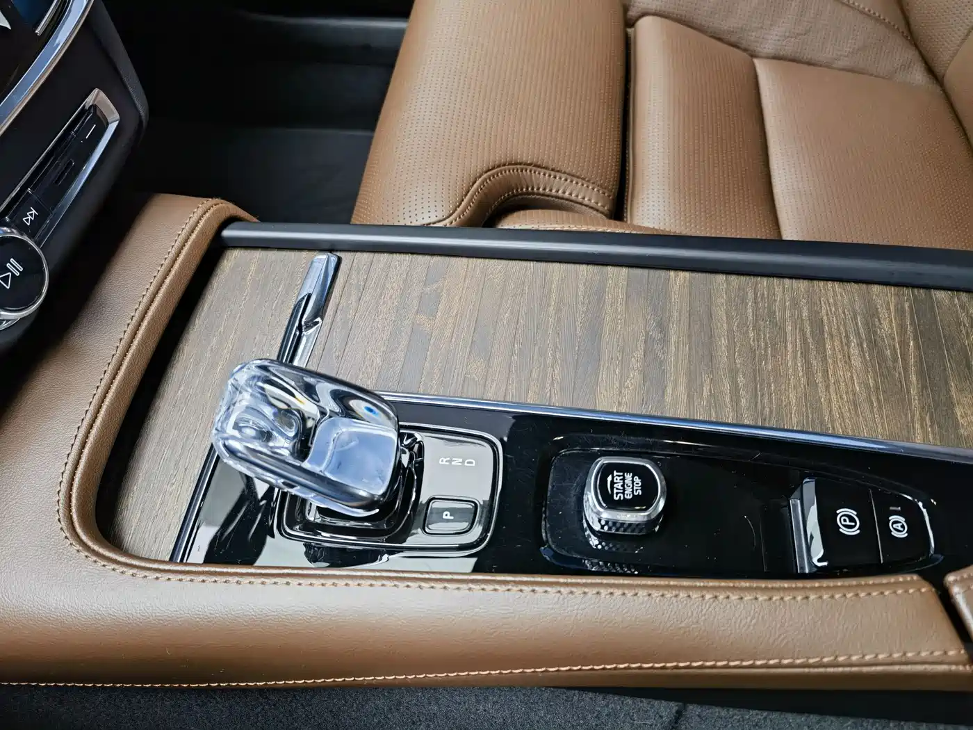 Фото 13 - Volvo S90