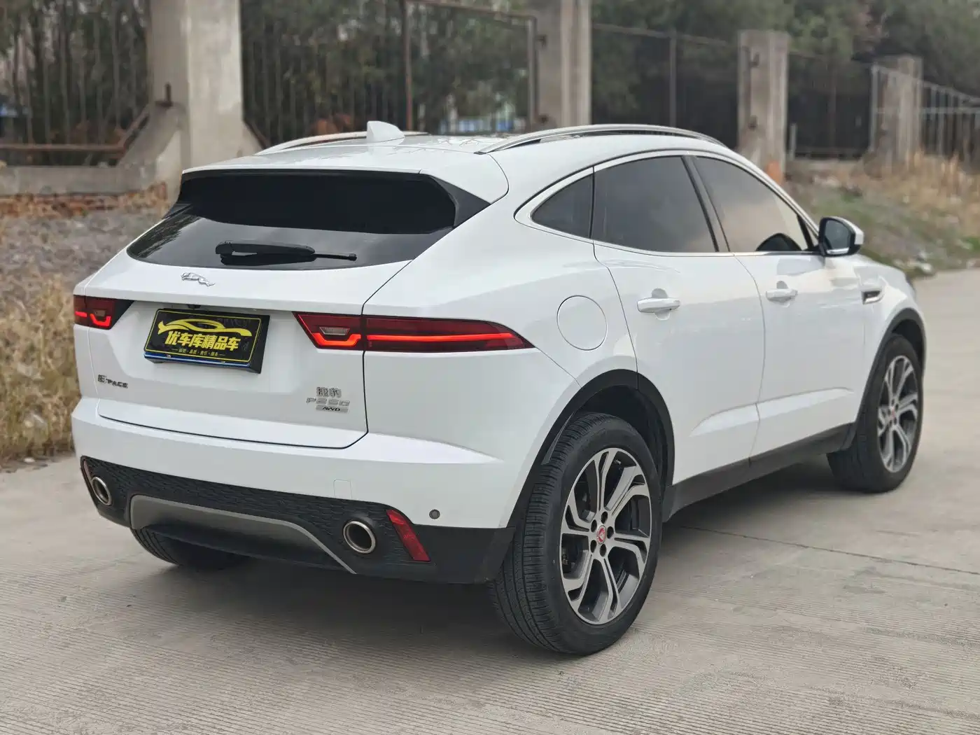 JAGUAR E PACE