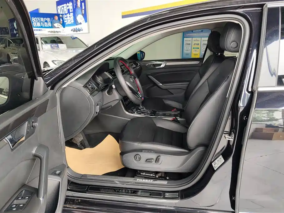 Volkswagen Passat 2017 330TSI DSG Luxury фото 9
