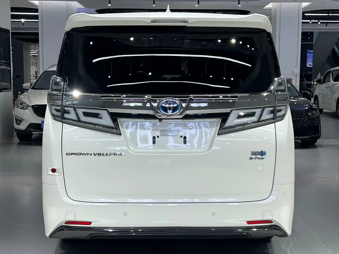 Toyota Vellfire 2021 Crown Hybrid 2.5L HV Luxury Edition фото 5