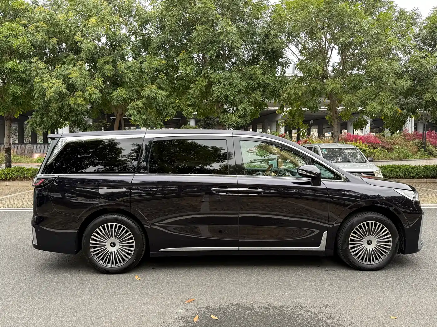 Voyah Auto Voyah Dreamer 2025 PHEV AWD Flagship Kunpeng Edition фото 6