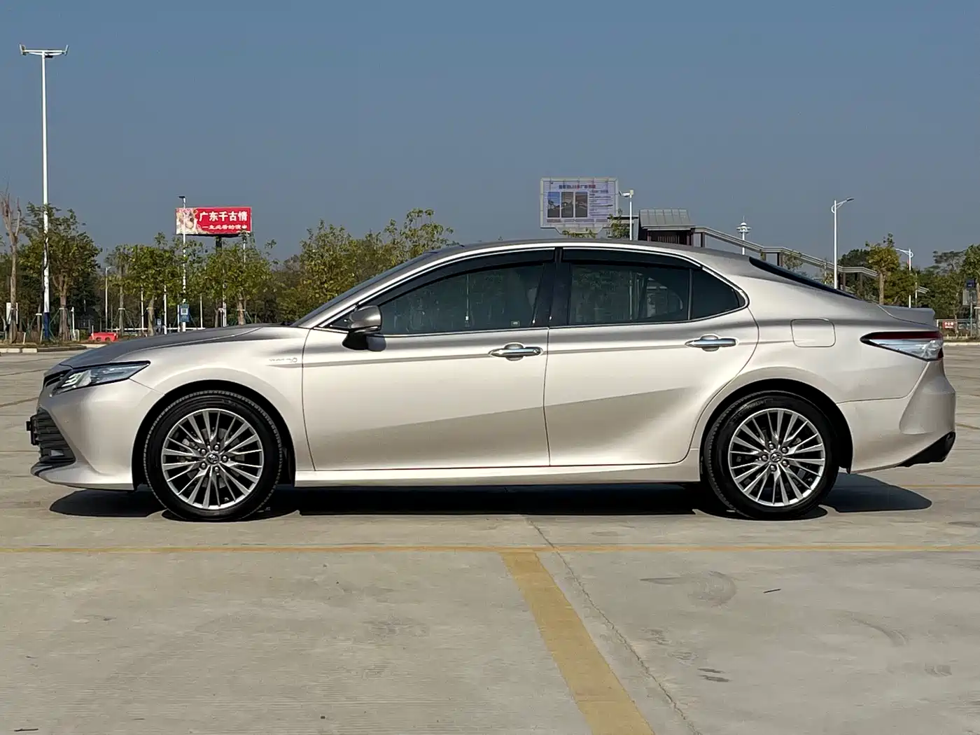 Toyota Camry 2019 Hybrid 2.5HG Luxury Edition China V фото 31