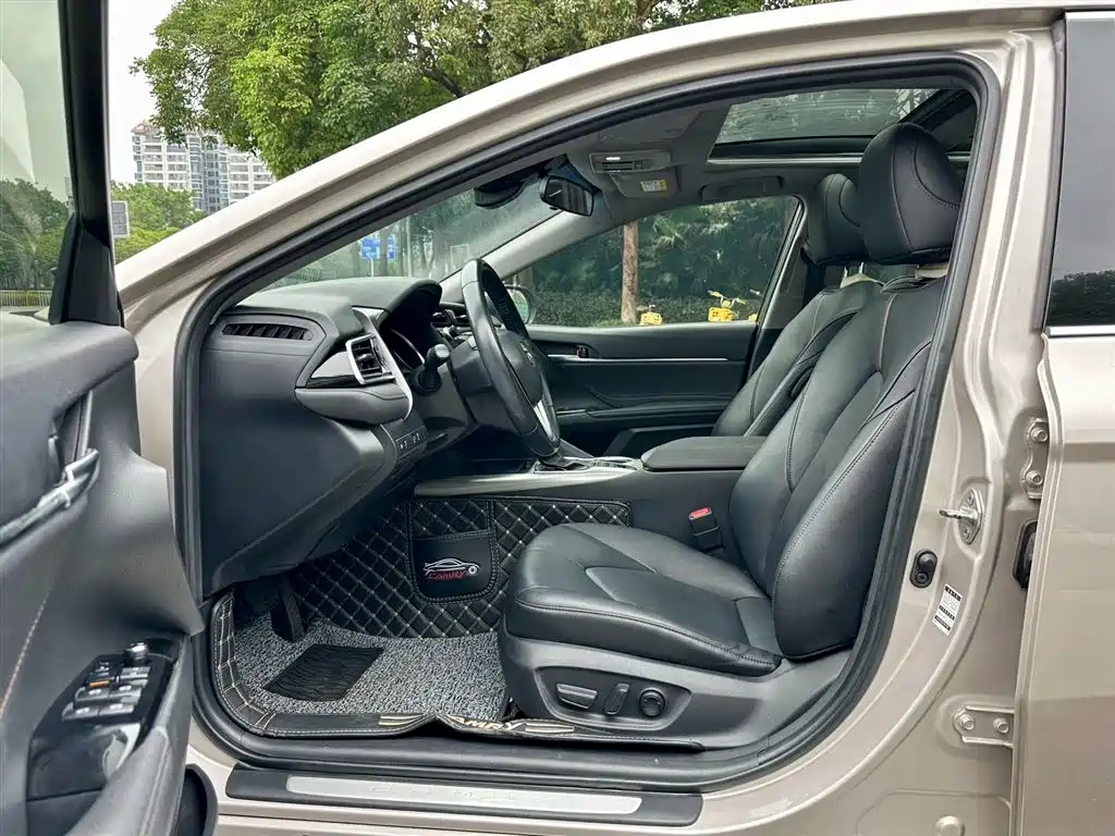 Toyota Camry 2019 Hybrid 2.5HG Luxury Edition China V фото 8