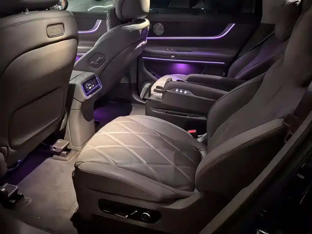 AITO Wenjie AITO M9 2025 Extended Range Ultra 52kWh 6-Seater фото 6