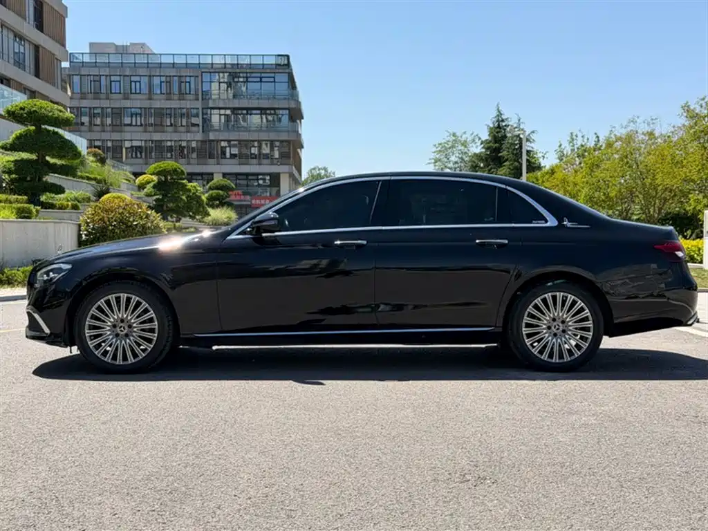 Mercedes-Benz E-Class 2023 E 300 L Fashion фото 11
