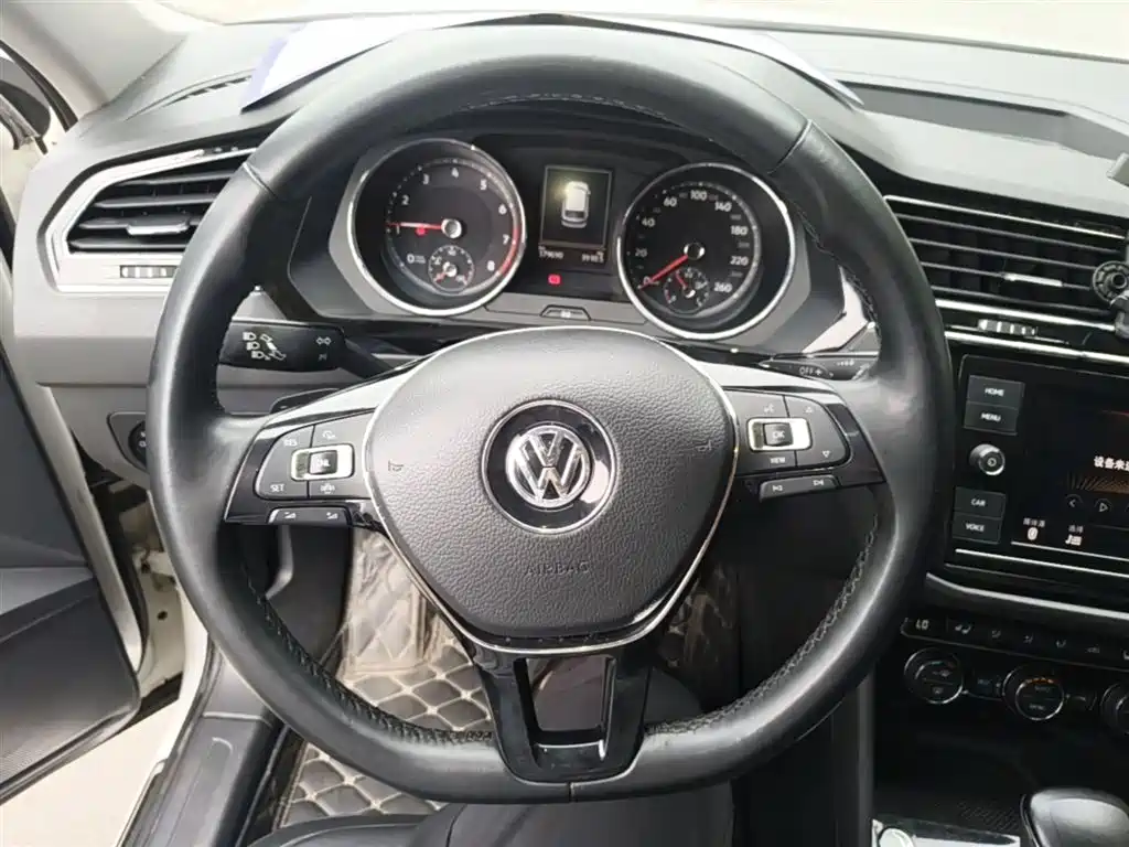 Volkswagen Tiguan L 2018 Facelift 330TSI Automatic 2WD Luxury Edition фото 7