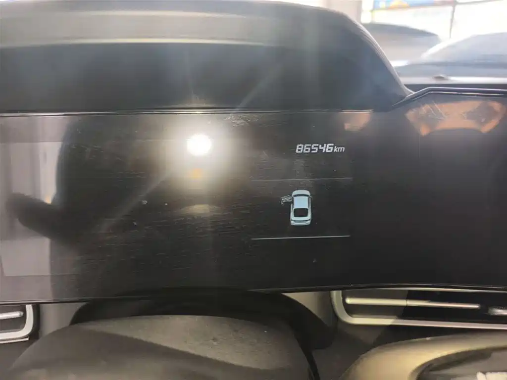 Hyundai Elantra 2022 1.5L CVT LUX Premium Edition фото 12