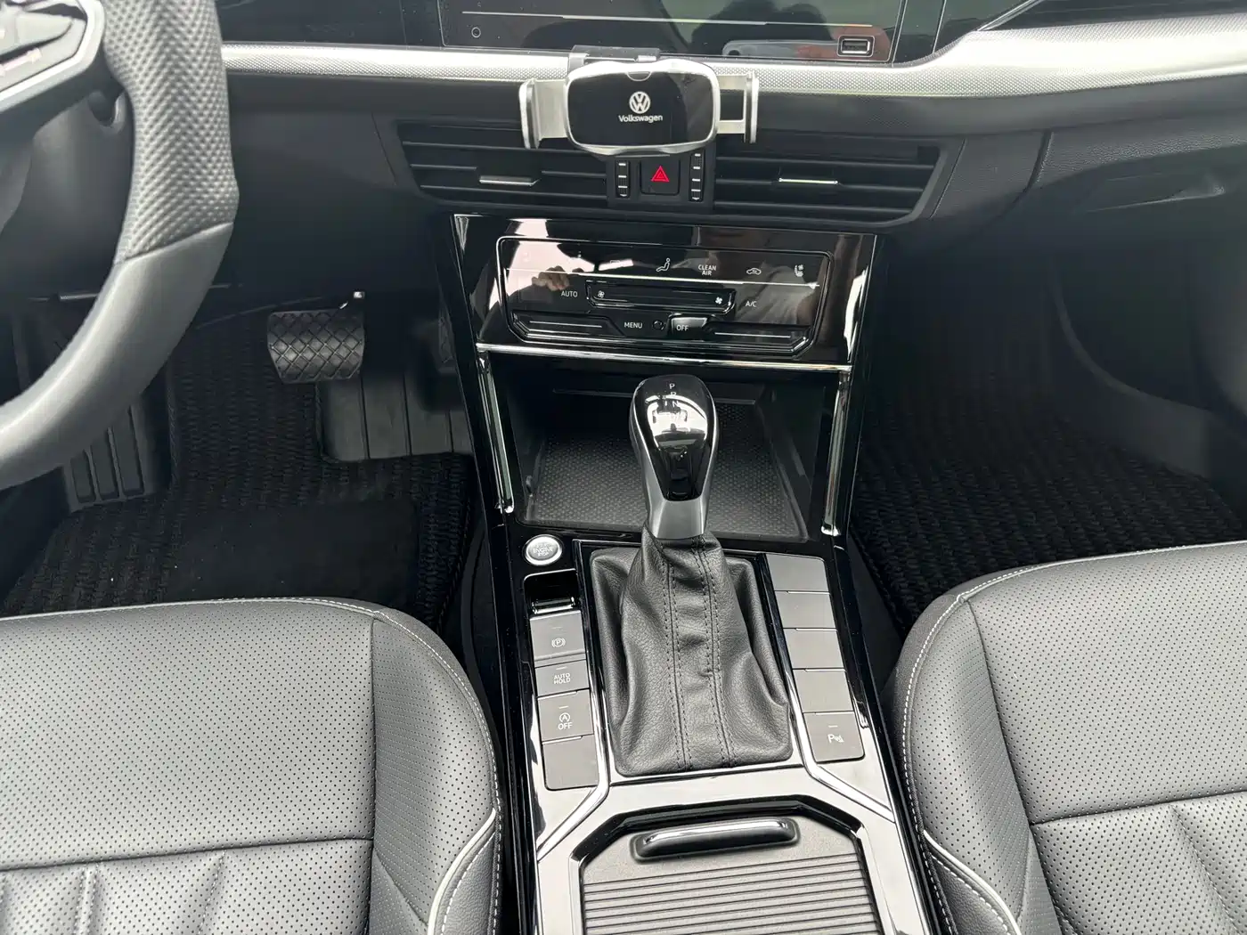 Volkswagen Passat 2024 380TSI Elite Edition фото 12
