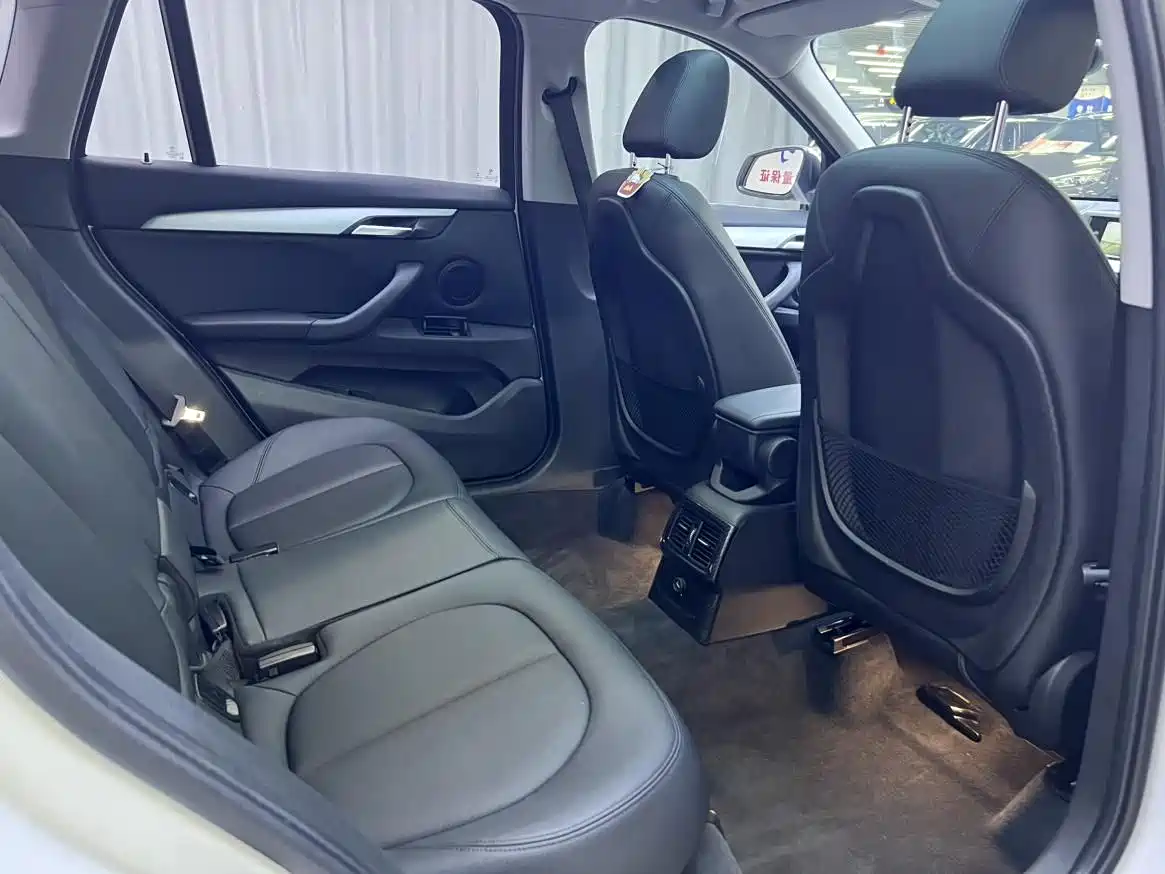 BMW X1 2018 sDrive20Li Leading Model фото 13