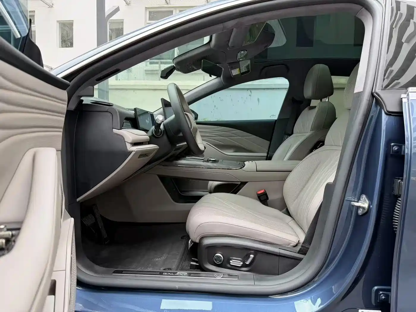 Geely Galaxy Galaxy Xingyao 8 2025 130km EM-P Starship Edition фото 5
