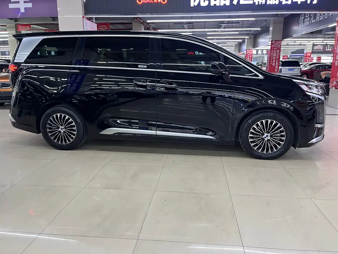 Denza D9 2024 DM-i 980 AWD Prestige фото 16