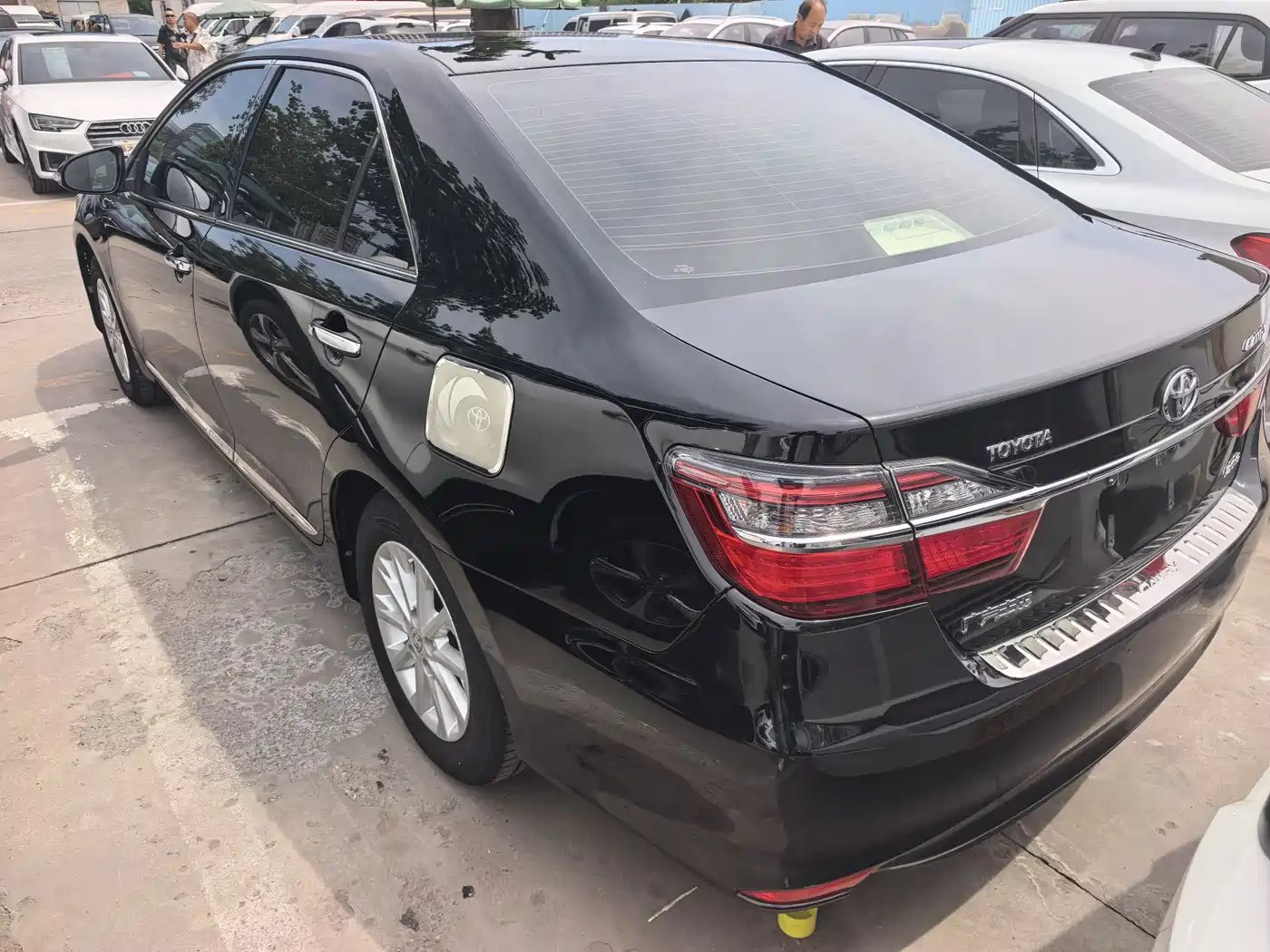 Toyota Camry 2015 2.0G Leading Edition фото 4