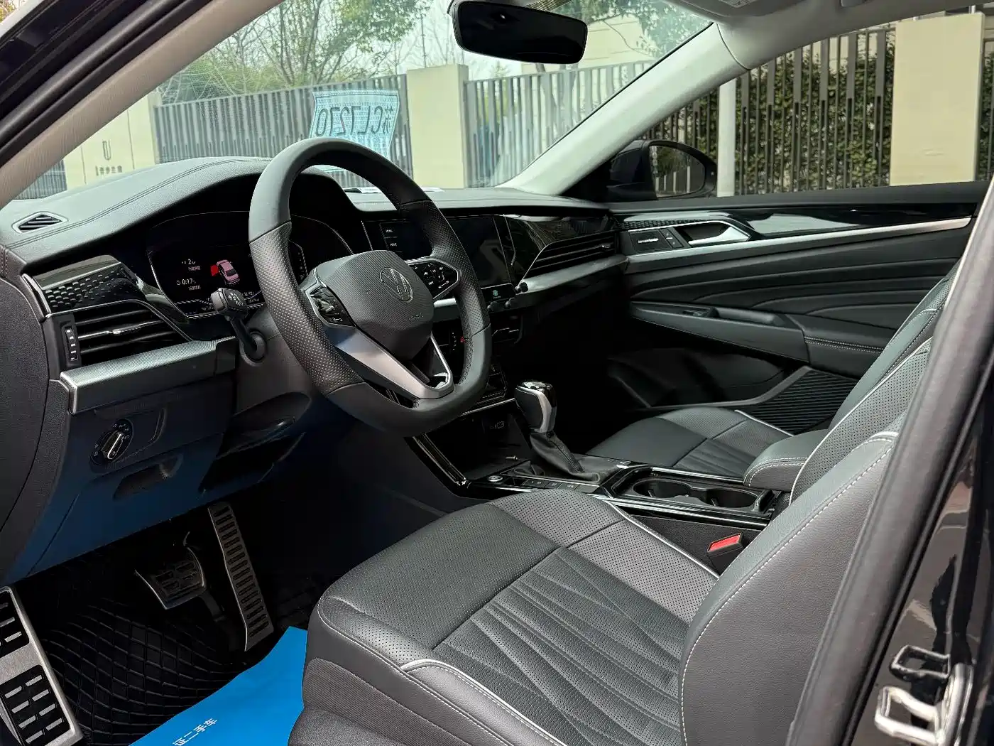 Volkswagen Passat 2023 330TSI Starlight Luxury Edition фото 4