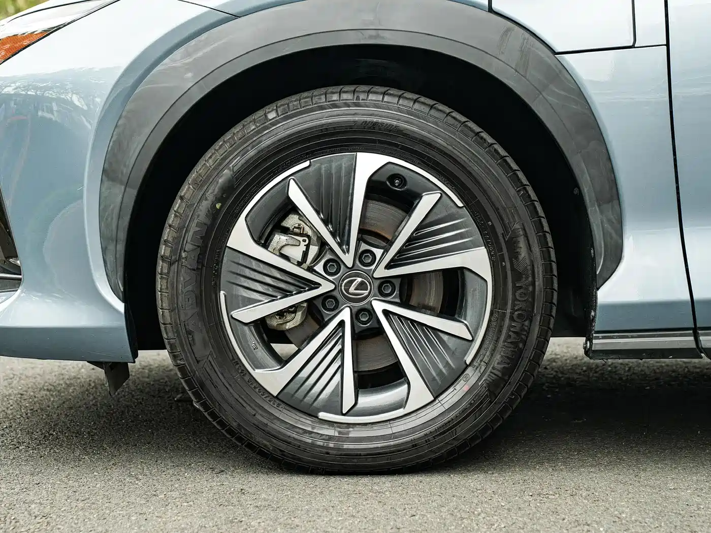 Lexus RZ 2023 450e 4WD Deluxe фото 8