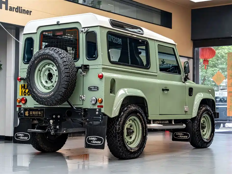 Land Rover Defender фото 4