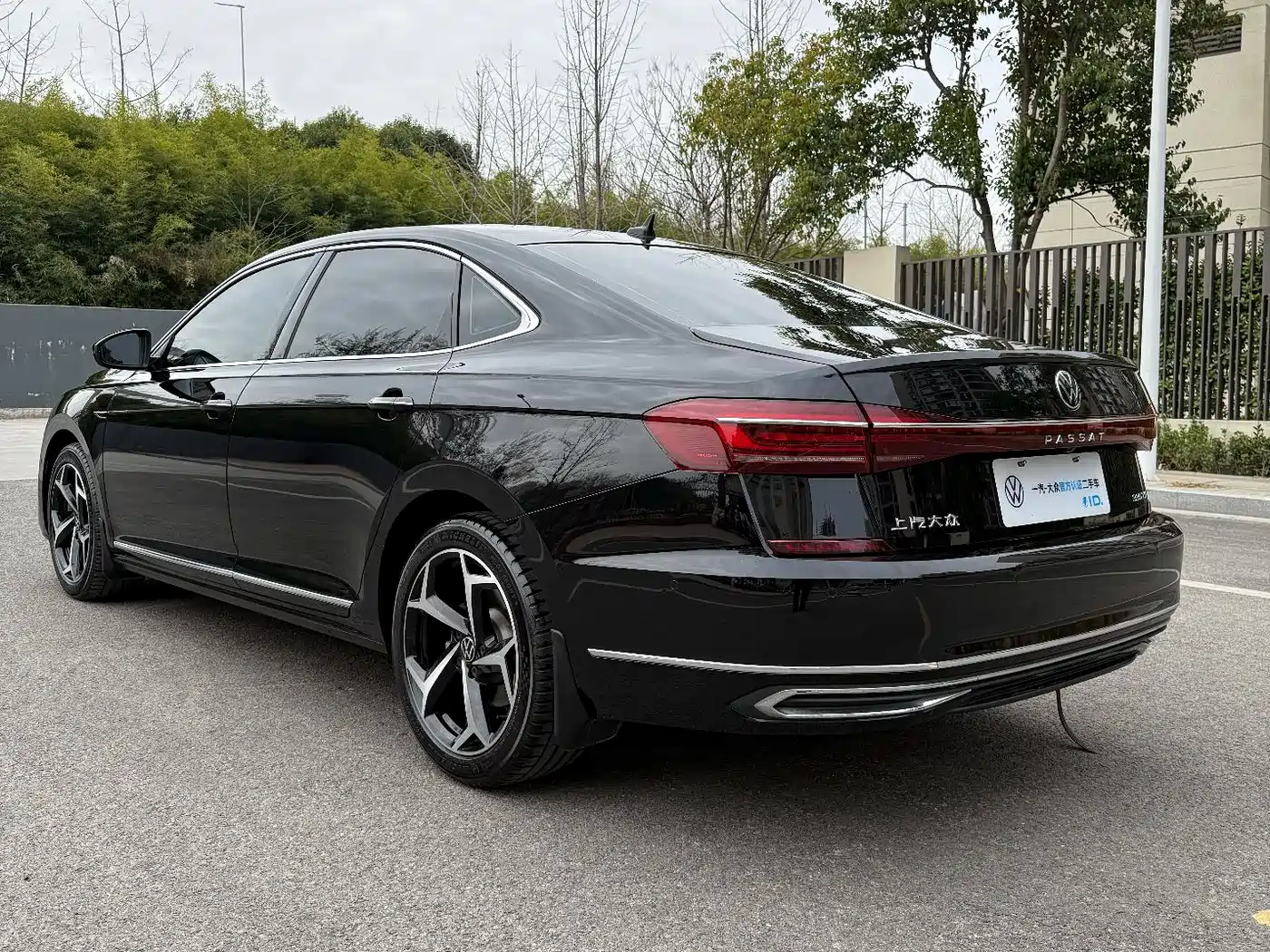 Volkswagen Passat 2023 330TSI Starlight Luxury Edition фото 8
