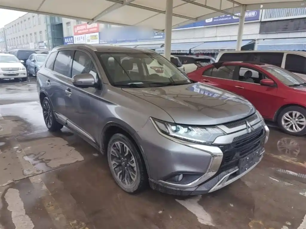 MITSUBISHI OUTLANDER