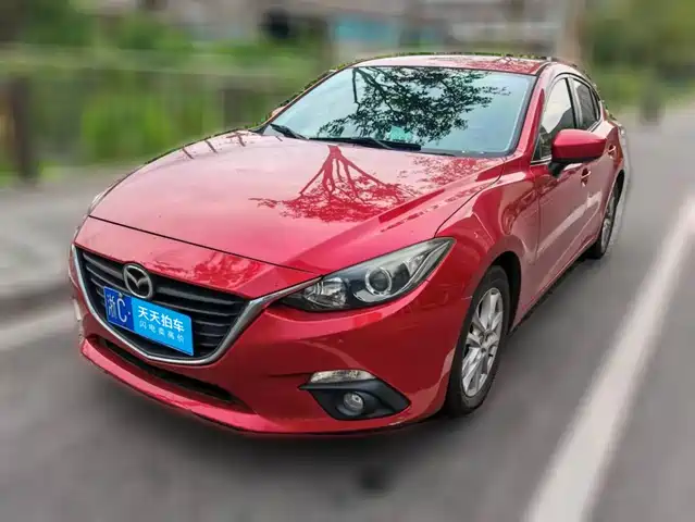Mazda Mazda3 Axela 2016 Hatchback 1.5L Automatic Comfort — фото 1