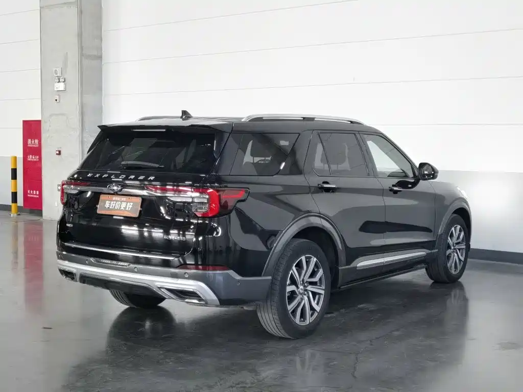 Photo 2 - Ford Explorer