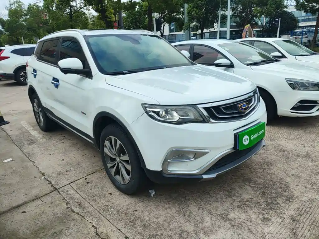 Фото 4 - Geely Atlas