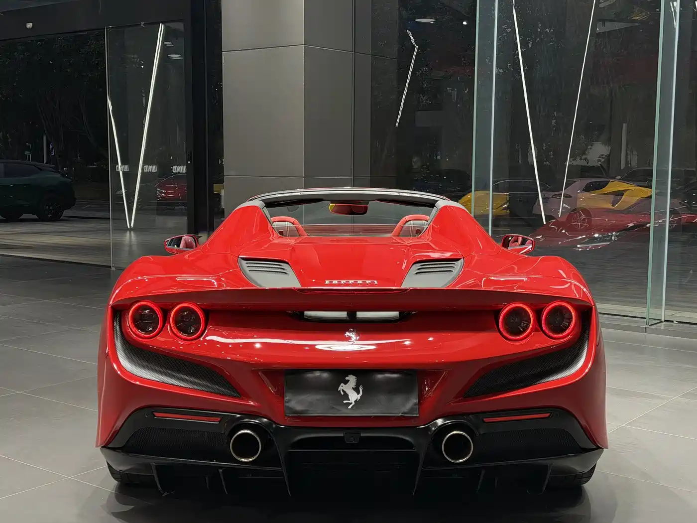 FERRARI F8
