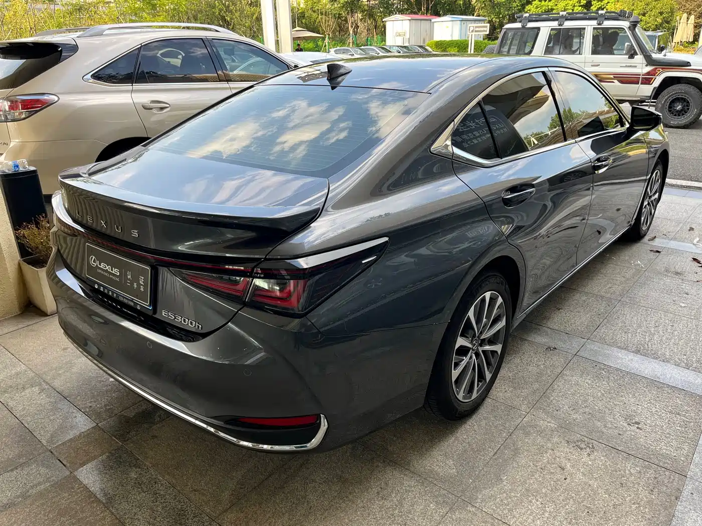 Фото 7 - Lexus ES