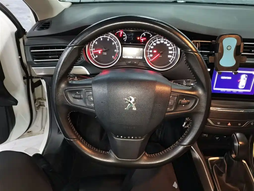 Peugeot 408 2015 Model 1.2T Automatic Luxury Edition фото 7