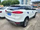 Фото 7 - Geely Atlas