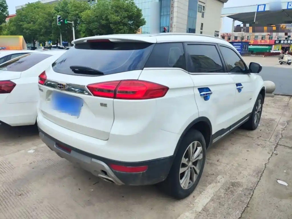 Фото 7 - Geely Atlas