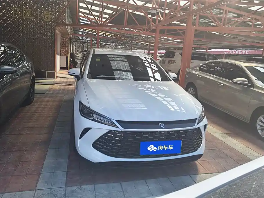BYD Qin PLUS 2025 DM-i Smart Drive 55KM Leader фото 2