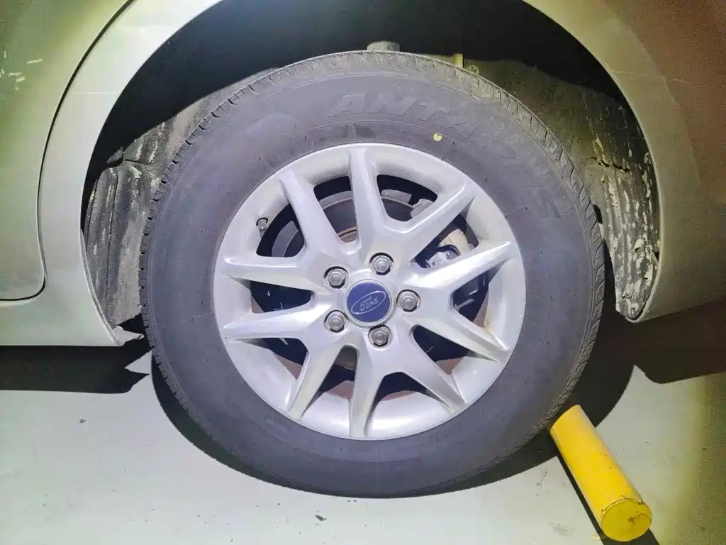 Фото 6 - Ford Focus