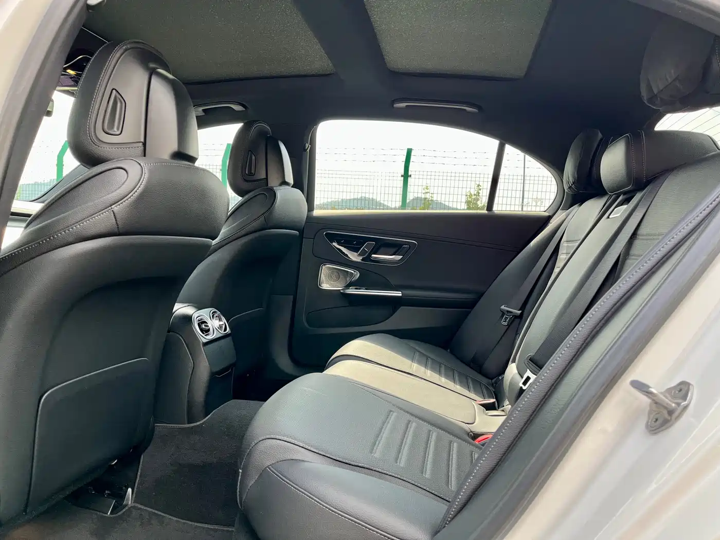 Mercedes-Benz C-Class 2024 C 260 L Night Edition Sport фото 7