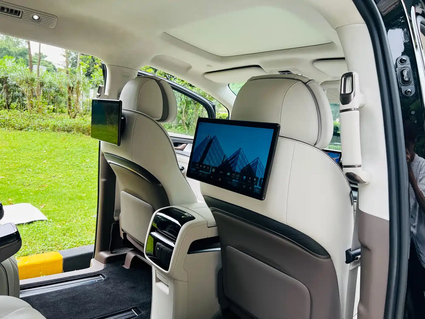 Denza D9 2022 DM-i 970 AWD Flagship фото 25