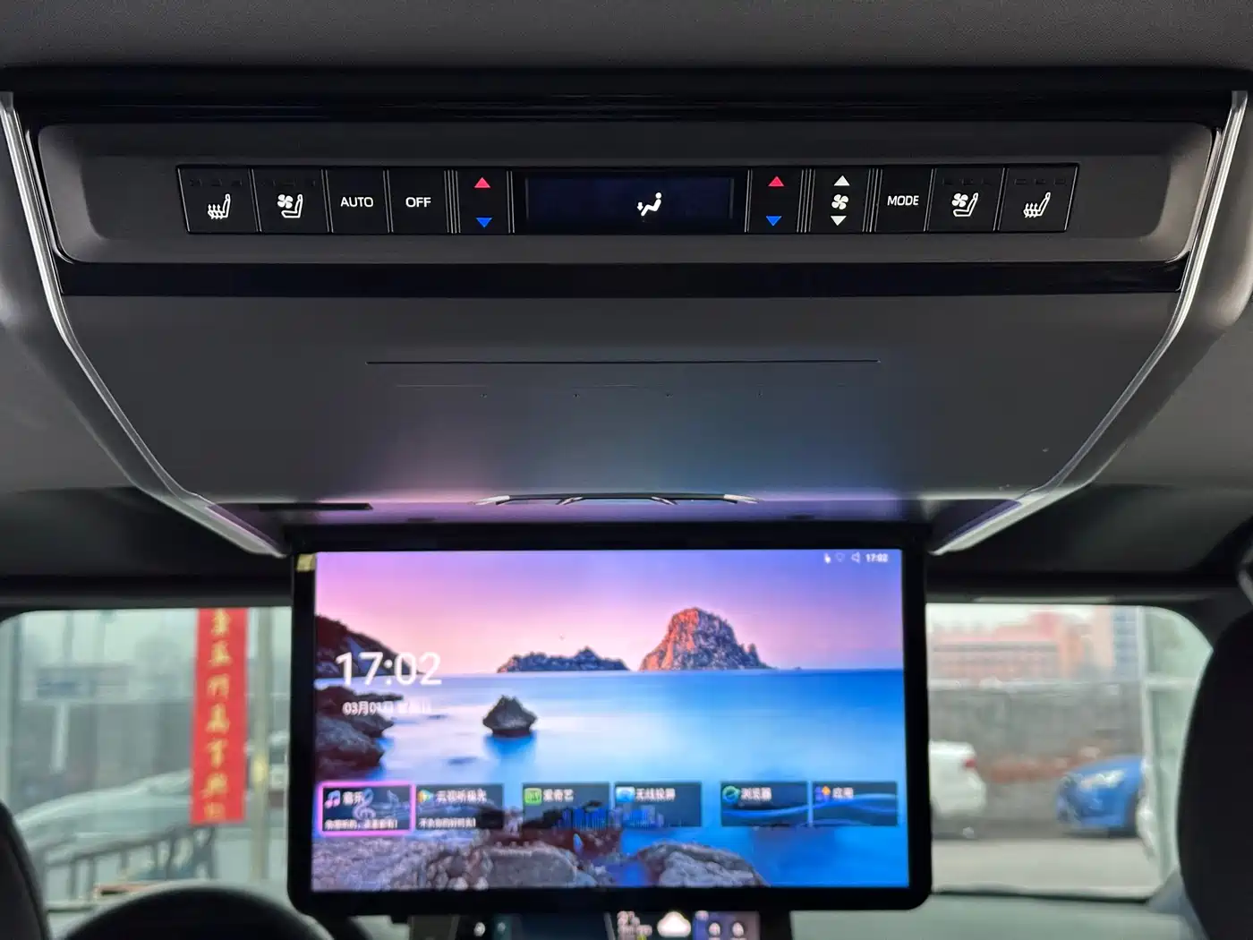 Toyota Sienna 2024 2.5L Hybrid 4WD Premium Edition фото 15