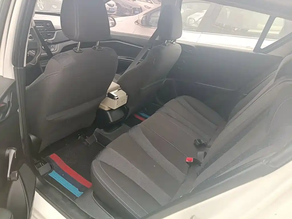 صورة 17 - Baojun 310