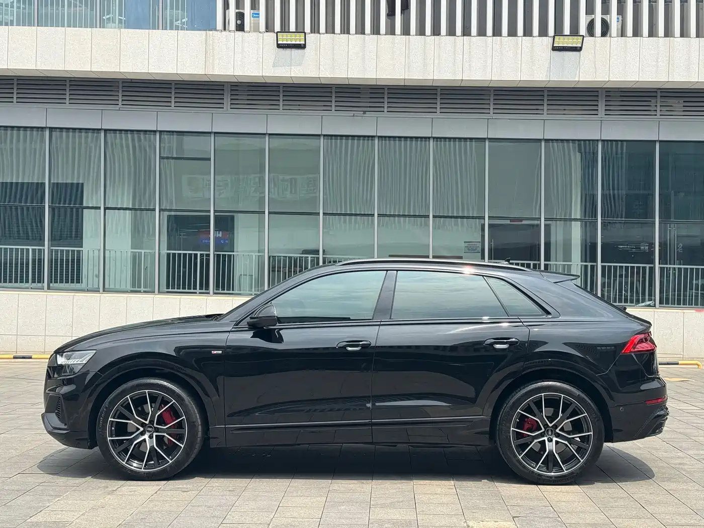 Audi Q8 2022 55 TFSI Exclusive Dynamic фото 7