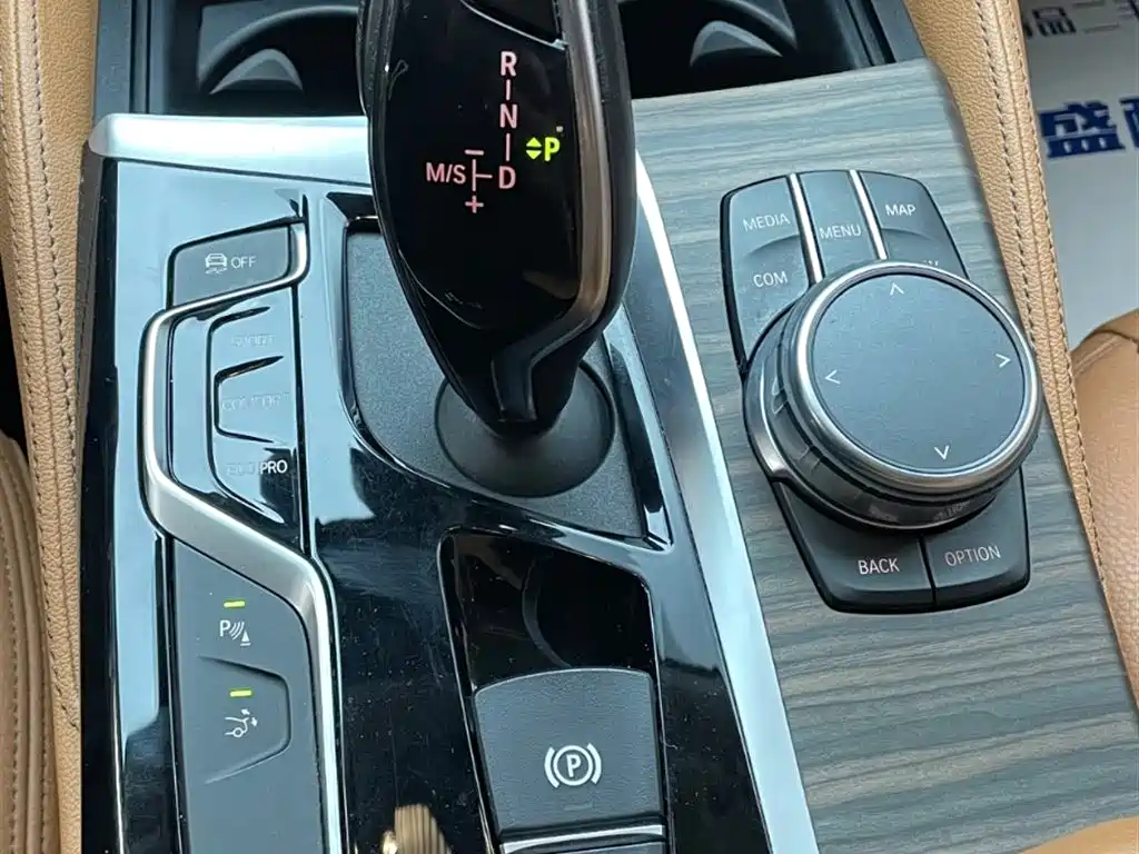 BMW 6 Series GT 2018 630i Luxury Design Package фото 13