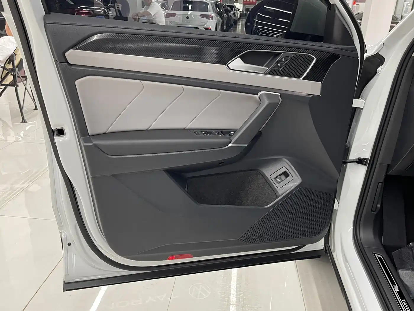 Volkswagen Tayron 2023 280TSI 2WD Luxury Plus Advanced Edition фото 8