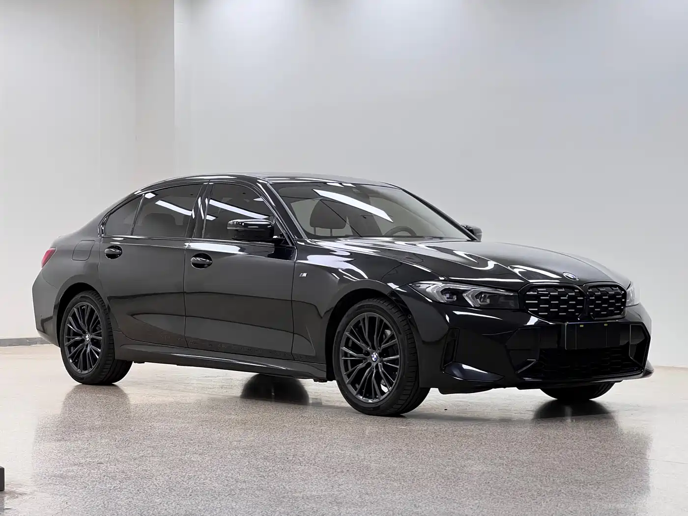 BMW 3 Series 2023 325Li M Sport Black Night Package фото 3