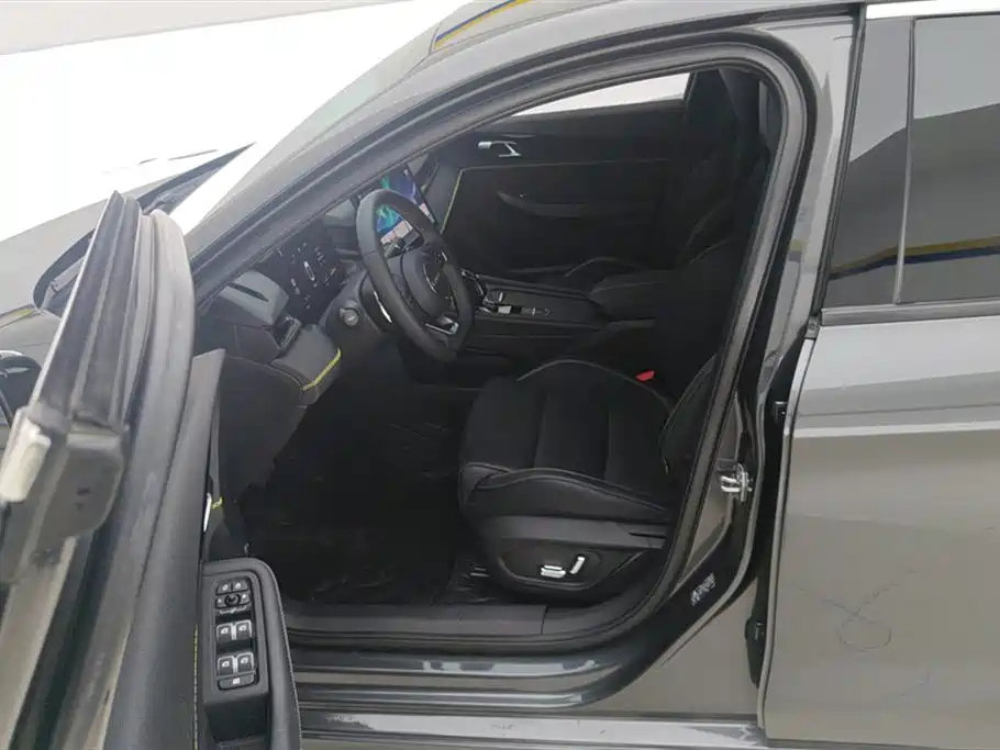 Lynk & Co 03 2023 1.5TD DCT Power Pro фото 9