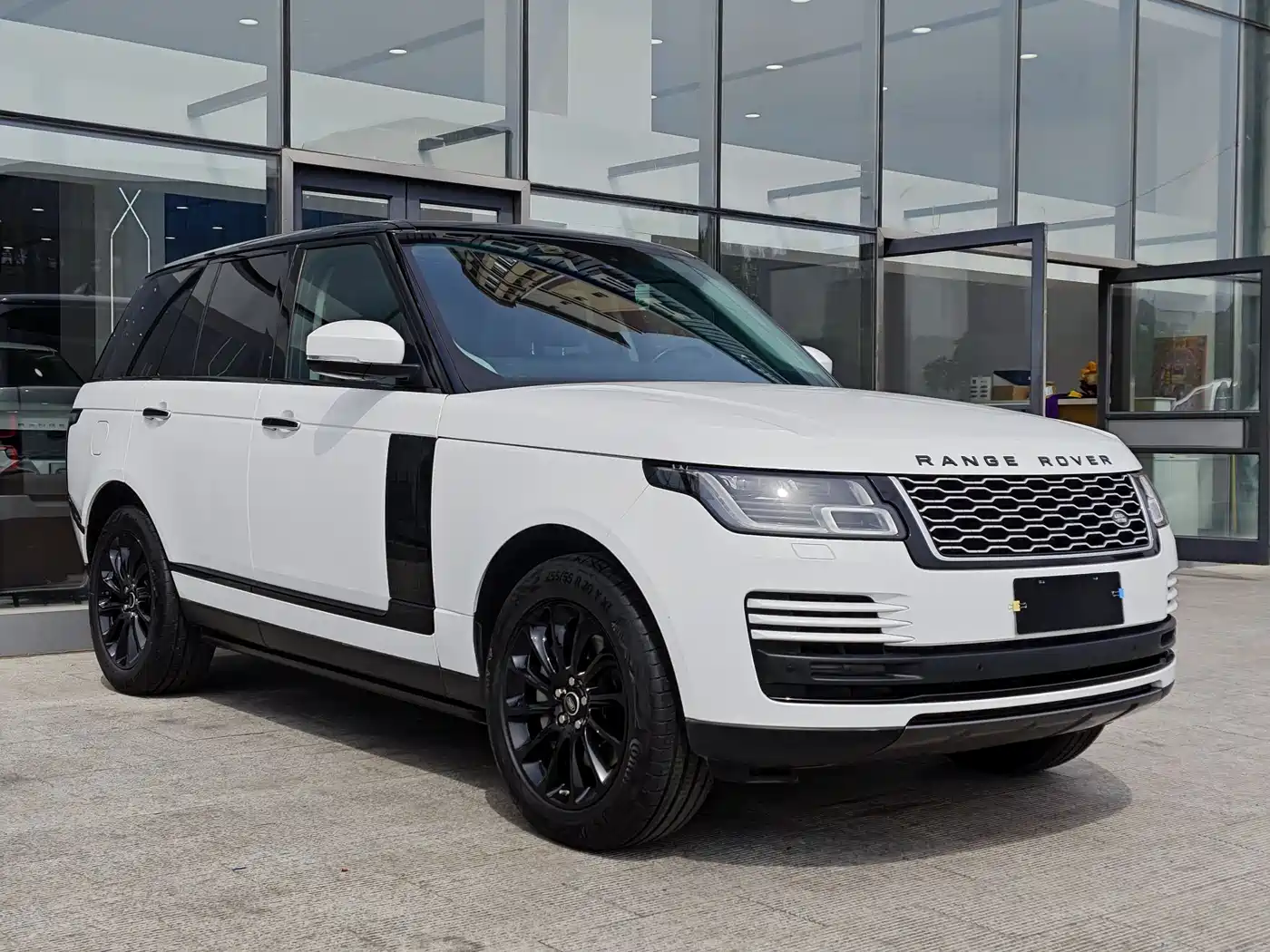 Land Rover Range Rover 2018 3.0 SC V6 Vogue Heritage Edition фото 3