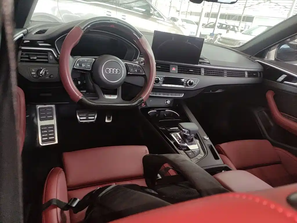 Audi A4L 2025 2025 2 Million Celebration Edition 40 TFSI Luxury Dynamic