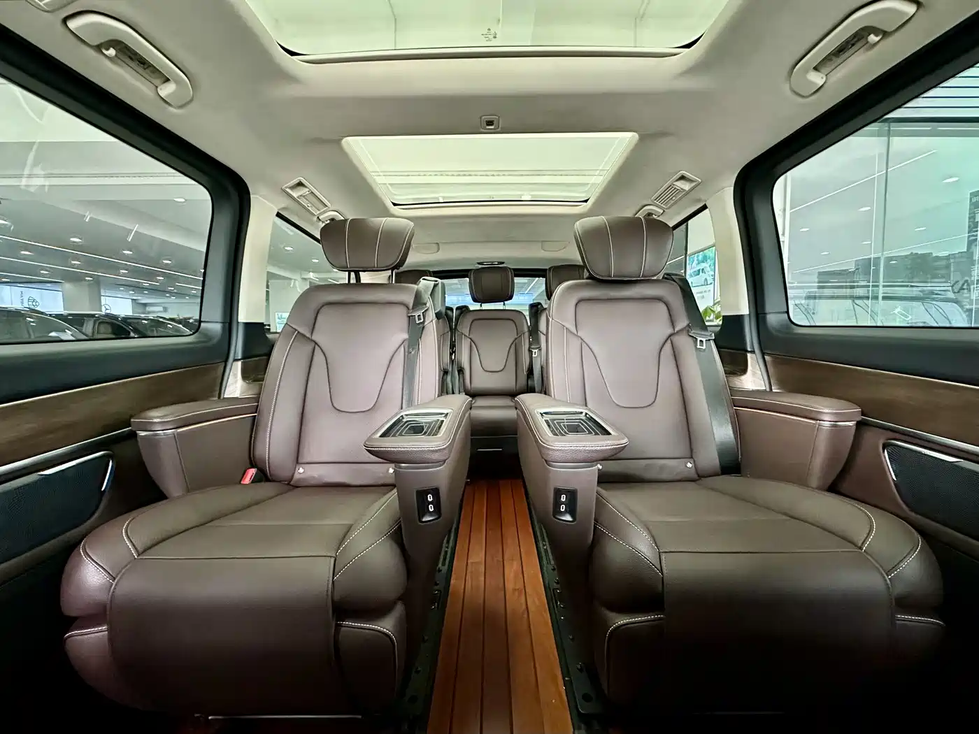 Mercedes-Benz V-Class 2021 V 260 L Long Wheelbase Luxury Edition фото 9