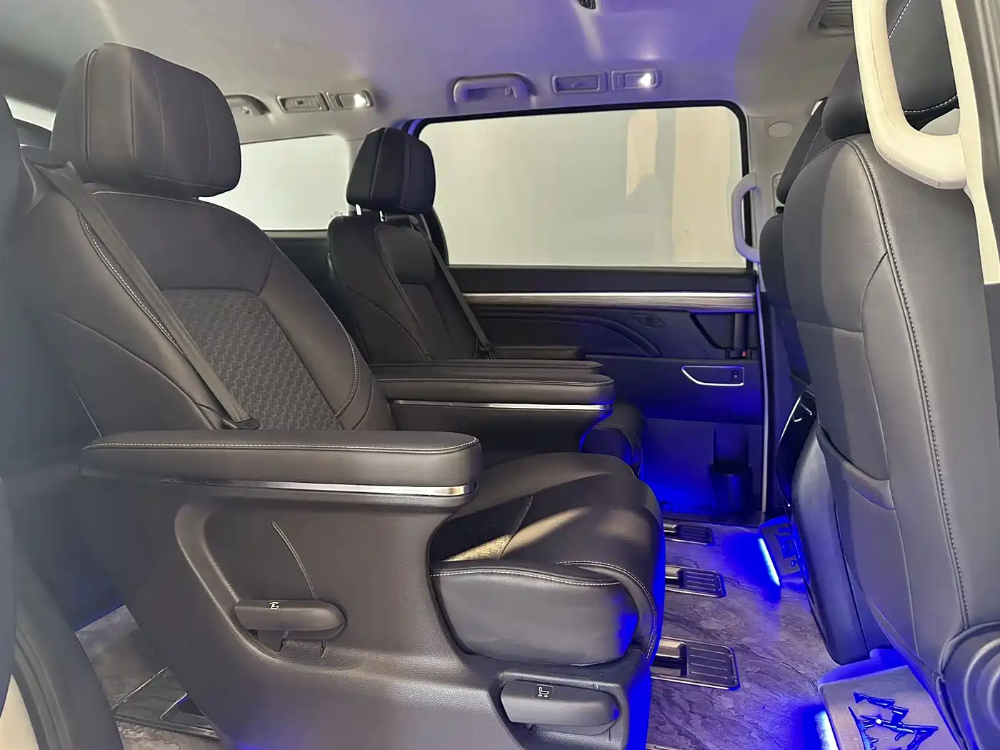 GAC Trumpchi Trumpchi M8 2024 Leadershow Series 390T Luxury Edition фото 16