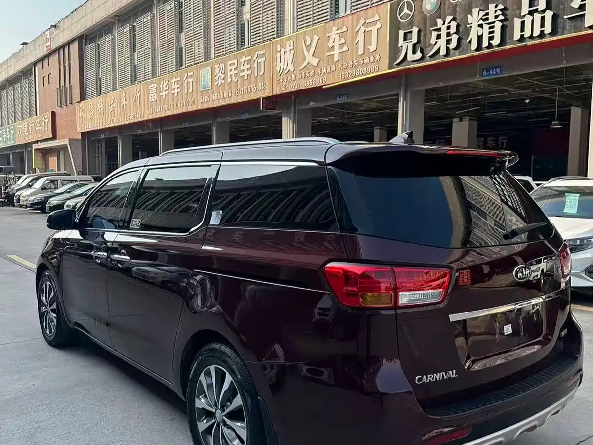 Kia Carnival (Import) 2015 2.2T Luxury China IV фото 9