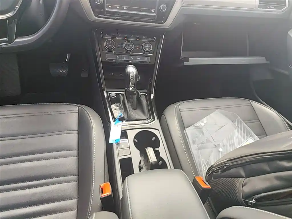 Volkswagen Touran 2018 Touran L 280TSI DSG Luxury 7-seater фото 14