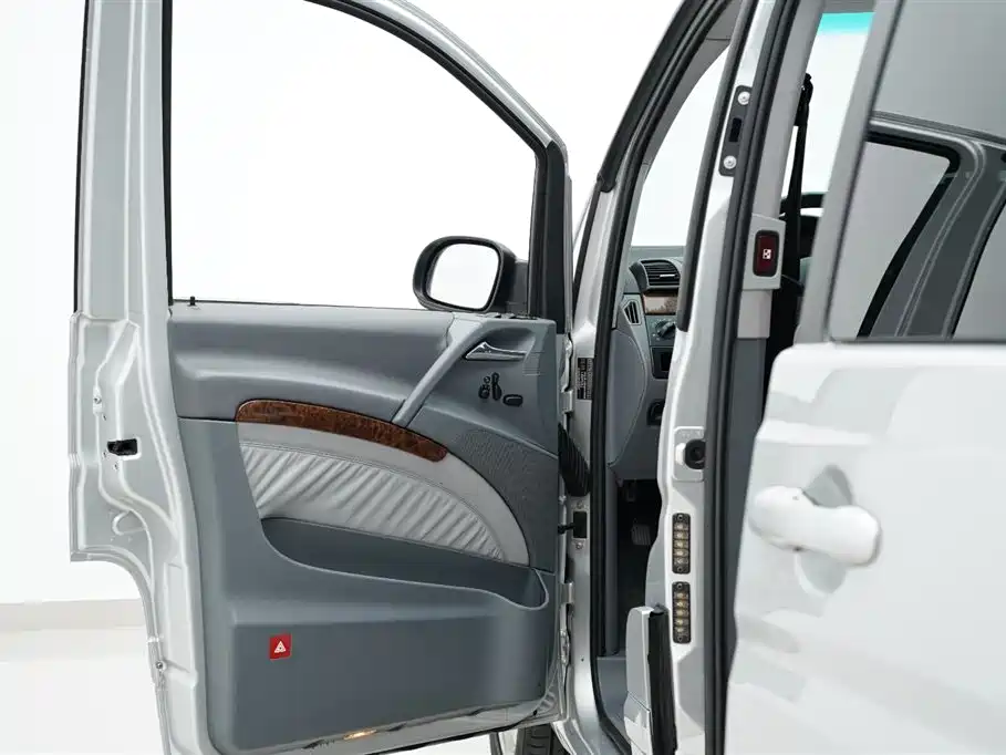 Mercedes-Benz Viano (Import) 2006 Viano 3.2L фото 10