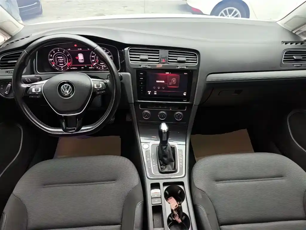 Volkswagen Golf 2020 Beloved Edition 280TSI DSG Comfort фото 6