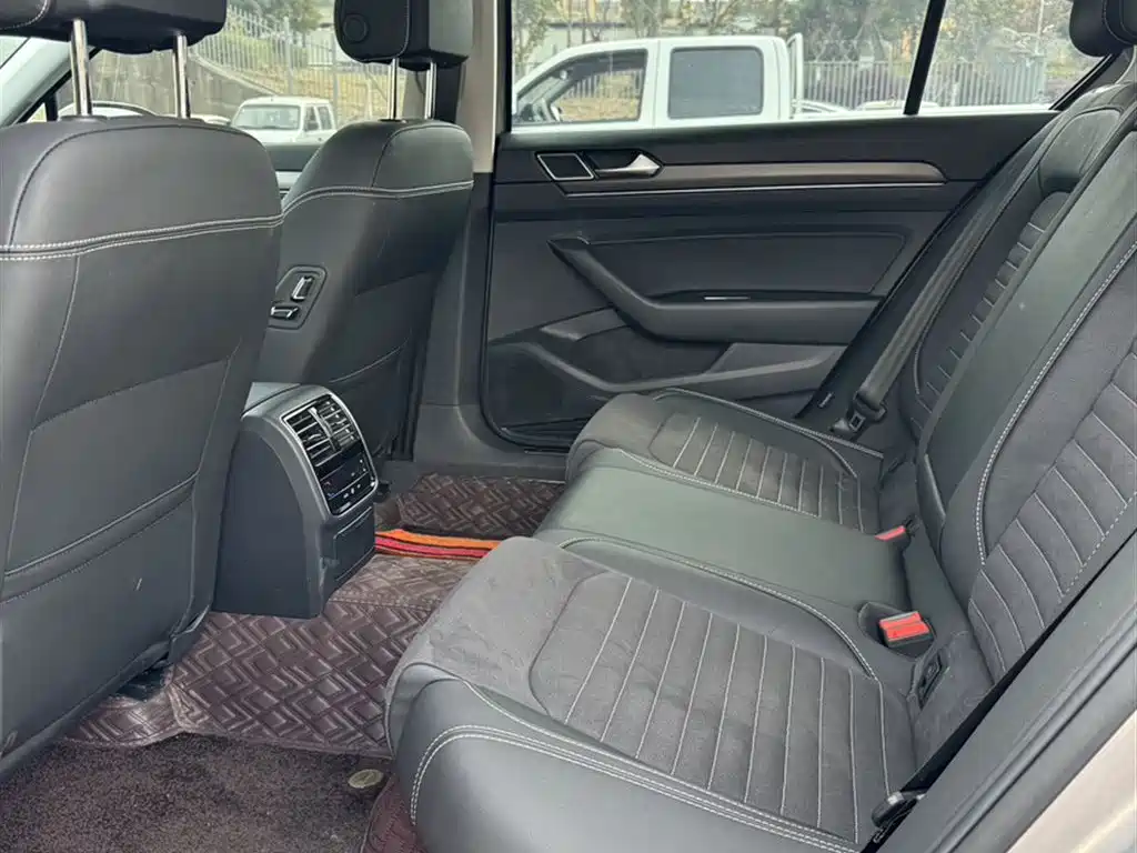 Volkswagen Magotan 2020 330TSI DSG Luxury фото 14
