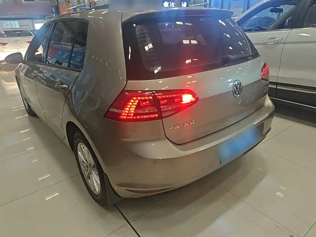 Volkswagen Golf 2016 1.6L Automatic Fashion фото 5